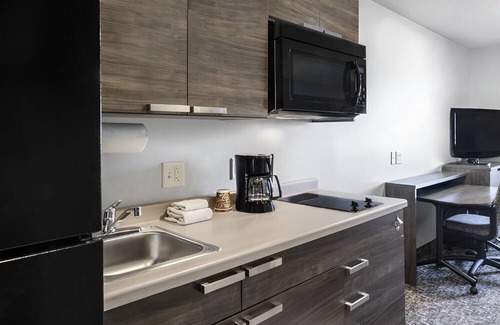 Nampa Hotel | 2 Units - Pet Owners and Concert Goers Welcome! Stay Close to Ford Idaho Center!