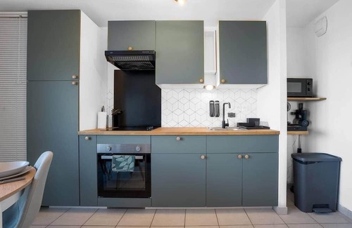Woippy Apartment | Le Cookie - 4 pers' - 2 beds - Station 50m - Garage