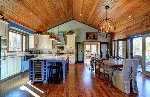 Eagle Lake Cottage | Eagle Lake Executive Retreat - Luxury Haliburton Lakefront for Extended Stays