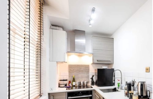 Churchill Apartment | Cozy studio, close to Victoria. And Thames