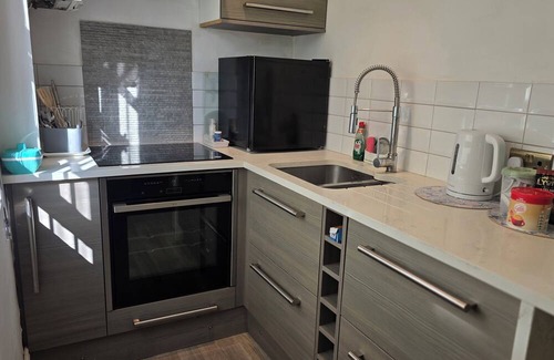 Churchill Apartment | Cozy studio, close to Victoria. And Thames
