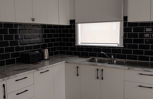 Corio House | Pet-Friendly Corio Escape: Spirit of Tasmania, Beach & Airport Access Close by