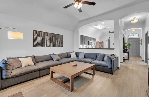 Wellborn House | NEW! Relaxing College Station Retreat with Hot Tub