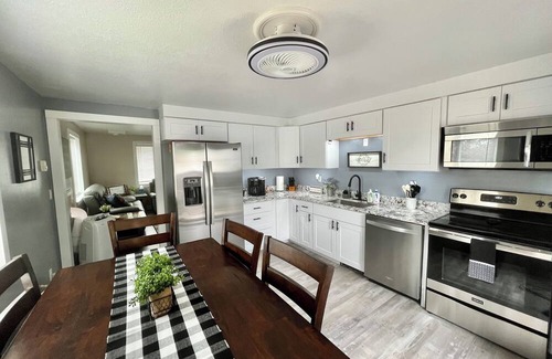 Orangeville House | Newly remodeled cozy 2-bedroom bungalow in Orangeville with central heat and A/C