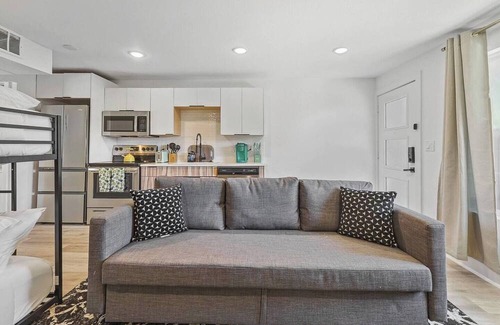 Old East Dallas Apartment | 1st floor apartment near Downtown Dallas with free parking.