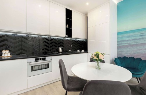 Zaspa Apartment | Hallera 132 Gdansk | Chic Apartment for 4 Guests | Balcony | Parking