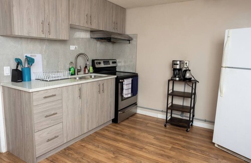 Varsity House | Cozy 3BD Basement Suite, 1 Bath in Varsity