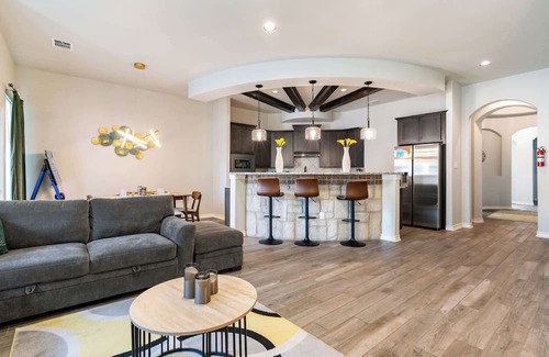 Medina Valley House | Charming 5BR Retreat Near Trails & Shops