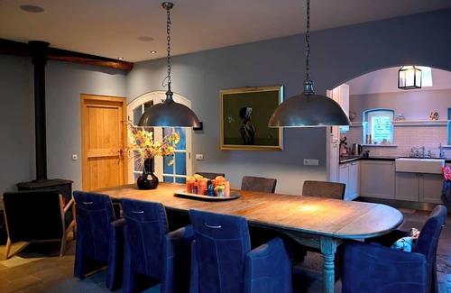 Vriezenveen House | Luxury and rural holiday home in a cozy village