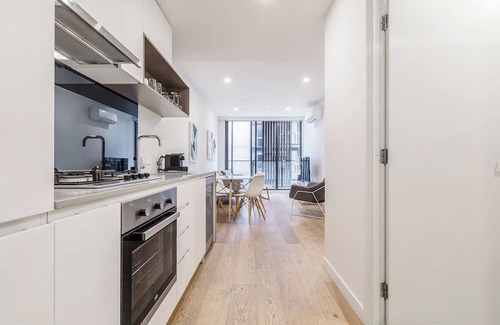 Bundoora Apartment | Executive Comfort Living Near La Trobe & RMIT Uni