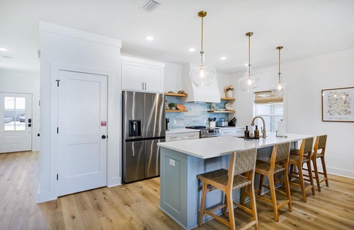 Kiska Beach House | Free Golf Cart-Heated Pool-Spa-5min Walk to Beach