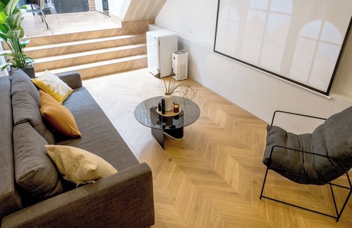 Huaihai Road Commercial Area Apartment | A bedroom with 2 beds, 3 kilometers from the Bund.Shanghai
