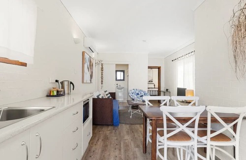 Callala Beach Cabin | Quay's Cabin - Absolute Beachfront with Views