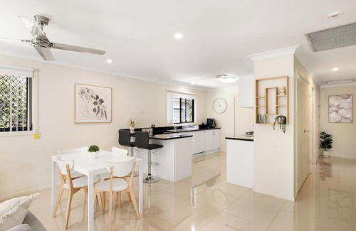 Sunnybank Apartment | Smart Suites Self Check-in Apartments - 144 Dixon