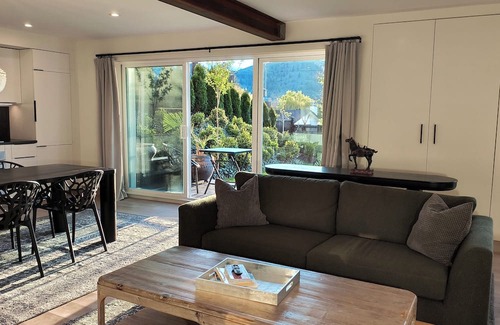 Okanagan-Similkameen Bed & Breakfast | Villa Carmel- Garden Suite 1 minute walk to Skaha Lake