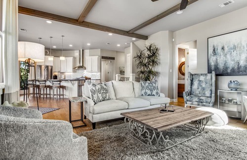 Spicewood Villa | Huge luxury villa with lake views, outdoor kitchen, alfresco patio, bunk room