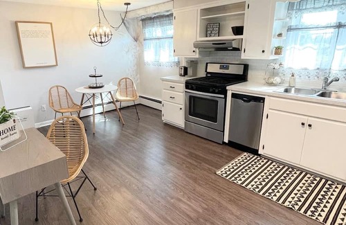 York Apartment | Modern & Stylish Apartment Getaway – Perfect for Business Travelers