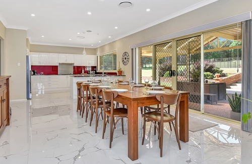 Branxton House | Hunter Valley Family Oasis - 5 bedroom House with Pool