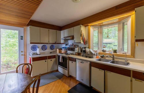Nipissing Cottage | Beautiful cottage will take your breath away! A parents dream cottage.