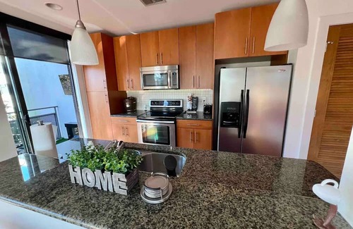 Lindbergh Apartment | The Red Room