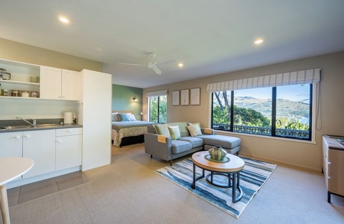 Akaroa House | Laneside - Akaroa Holiday Cottage