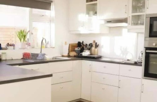 Dublin House | Coastal Hideaway - Sleeps 4 & Free Parking