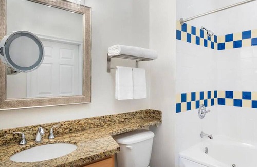 Paradise Island Resort | Harborside Resort 2bdrm villa on Paradise Island w incredible amenities! Aug 3-7