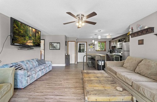 Camdenton House | Moss Hollow - Four bedroom house in quiet cove!