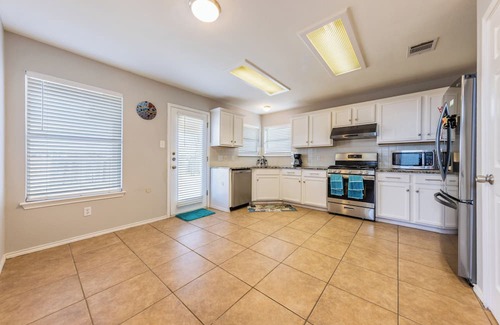 Cambridge Heights House | Welcoming Comfortable 2-bed 2 Full Bath House