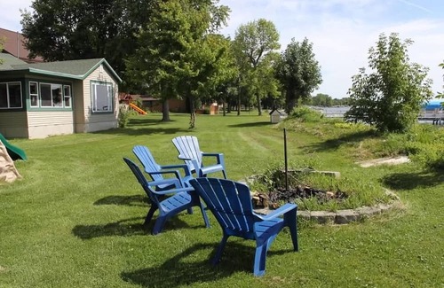 Richville Cabin | Darling 3-bedroom quintessential Ottertail Lake cabin