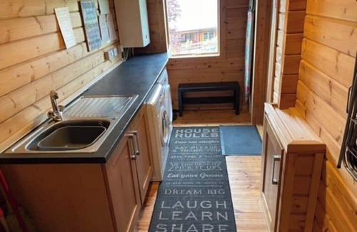 Llanbedr Cabin | Luxury 3 bedroom, 3 bathroom lodge with hot tub