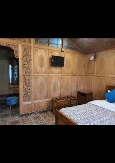 Dal Lake Hotel | Royal Heritage Houseboats