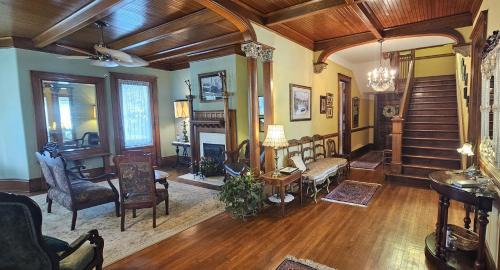Alderson Bed & Breakfast | The Alderson Inn, LLC