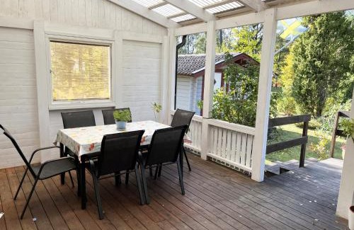Monsteras House | Cozy cottage on Okno near nature
