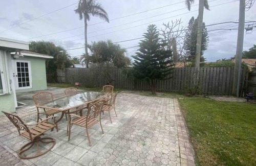 Lighthouse Point House | House near Beach, The Cove, Deerfield Beach