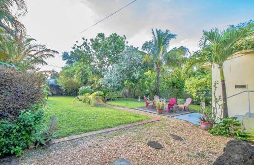 Middle River Terrace House | La Maison-Adorable Cottage Mins from Wilton Manors