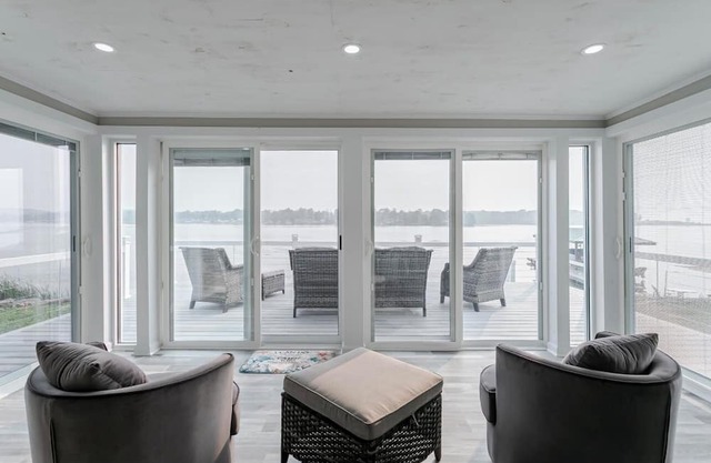 Relaxing Bayfront Home