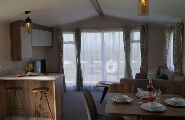 3 bedroom accommodation in Woodbury, Exeter