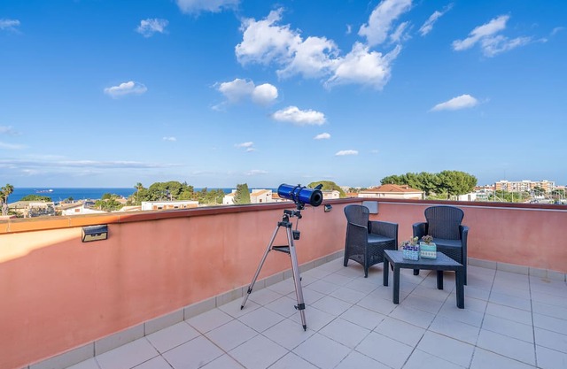 Apartment 'Appartamento A Ficu Pala Siracusa' with Sea View, Wi-Fi and Air Conditioning