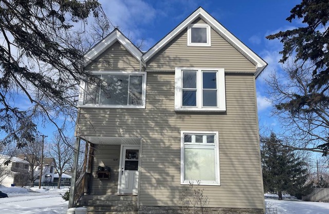 SPACIOUS ONE BEDROOM IN HAMLINE-MIDWAY AREA