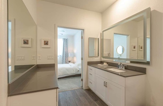 Private apartment, full amenities in the Eagle/Meridian/Star foothills.