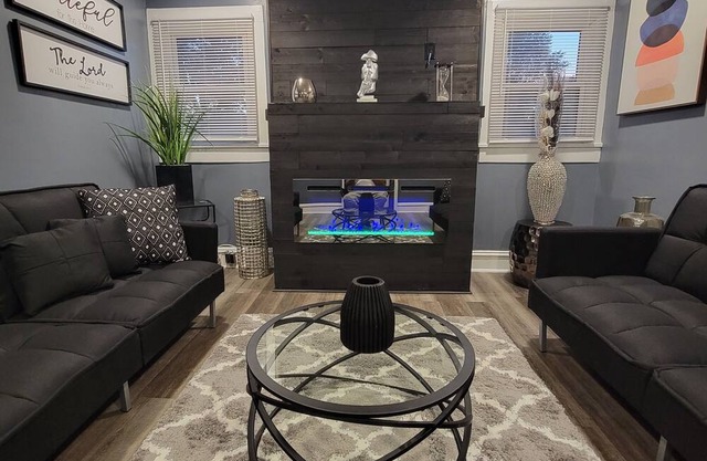 Cozy Vacation like no other minutes from Downtown Concord & Kannapolis & Highway