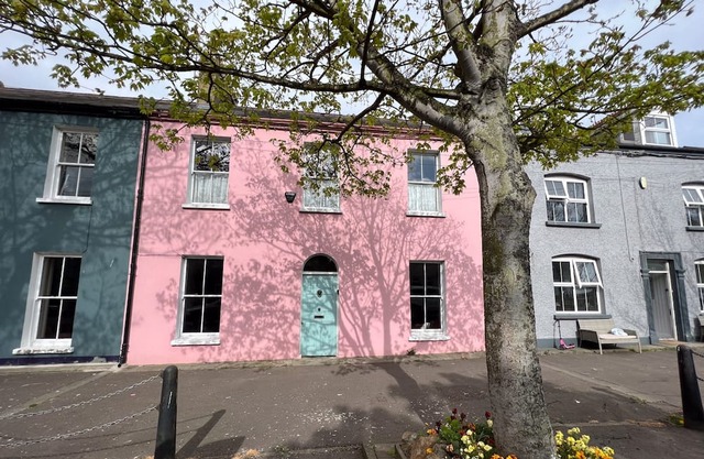Unique Townhouse with Large Garden down to the Sea