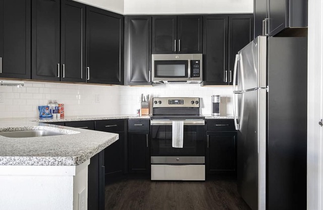 Modern Apartment in Prime Location (ID9172X20)