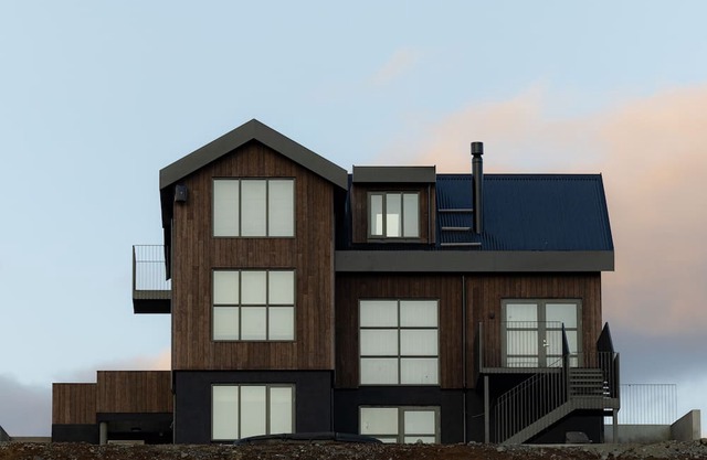 Newly renovated (2023) Lakeside Luxury Cottage w.Northern Light camera