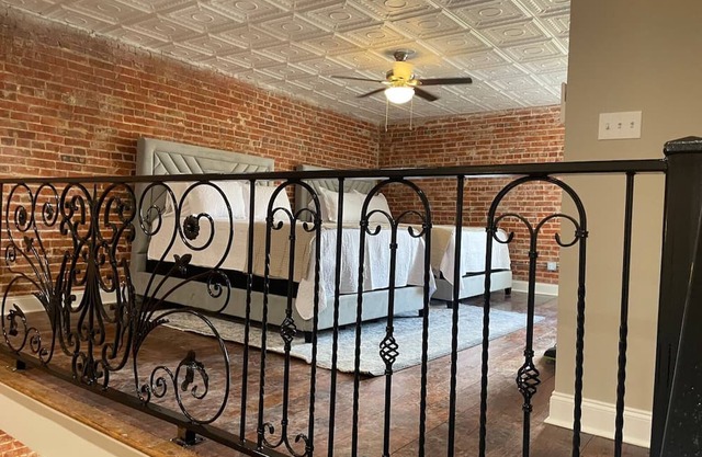 Historic Worthmore Suite B