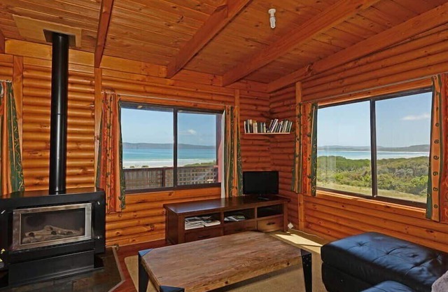 Cloudy Bay Cabin ~ secluded in paradise!