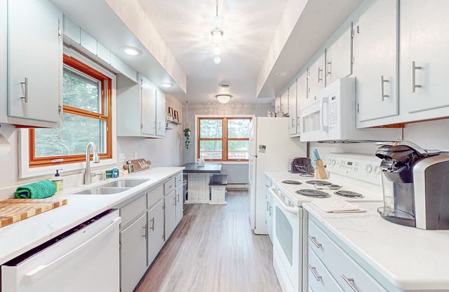 Lakefront home with large patio, fire pit, air hockey & a provided peddle boat