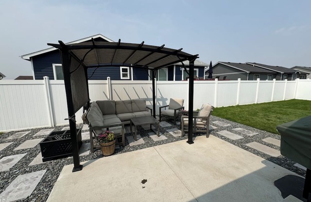 Clean beautiful house 3 minutes from CAM-PLEX & 1 min from Energy Sports Complex