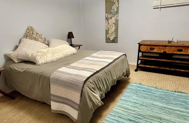 Grandma’s Basement - a cozy, fully furnished basement with WiFi in Gillette